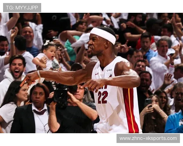 巴特勒中场前的精准三分,热火打出漂亮配合 巴特勒中场前的精准三分,热火打出漂亮配合